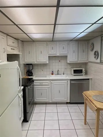 2655 Collins Avenue Miami Beach FL 33140