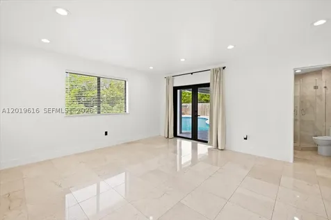 2400 NE 195th Street Miami FL 33180