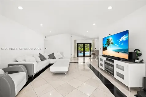 2400 NE 195th Street Miami FL 33180
