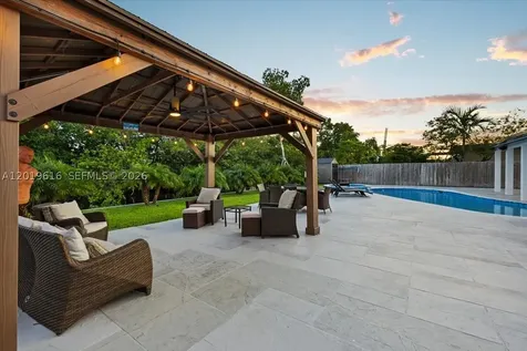 2400 NE 195th Street Miami FL 33180