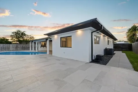 2400 NE 195th Street Miami FL 33180