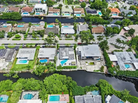 2400 NE 195th Street Miami FL 33180