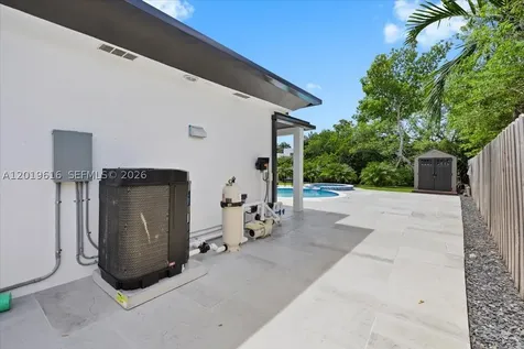 2400 NE 195th Street Miami FL 33180