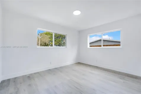 40 SE 3rd Terrace Dania Beach FL 33004