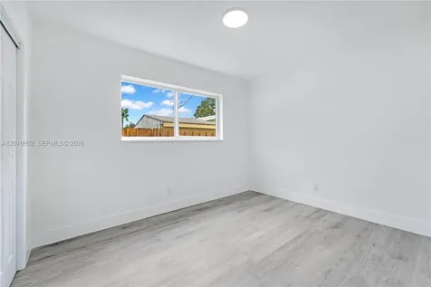 40 SE 3rd Terrace Dania Beach FL 33004