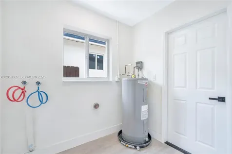 40 SE 3rd Terrace Dania Beach FL 33004