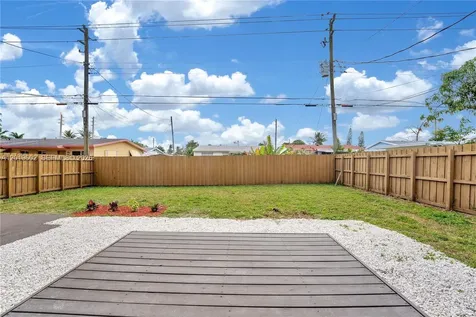 40 SE 3rd Terrace Dania Beach FL 33004