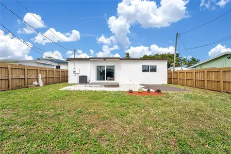 40 SE 3rd Terrace Dania Beach FL 33004
