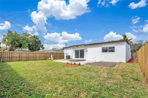 40 SE 3rd Terrace Dania Beach FL 33004