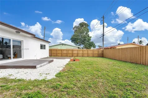 40 SE 3rd Terrace Dania Beach FL 33004