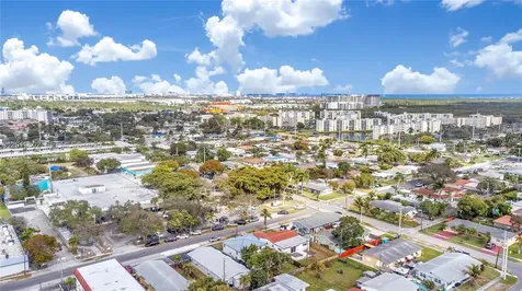 40 SE 3rd Terrace Dania Beach FL 33004