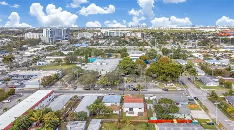 40 SE 3rd Terrace Dania Beach FL 33004