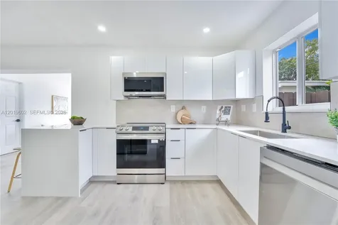 40 SE 3rd Terrace Dania Beach FL 33004