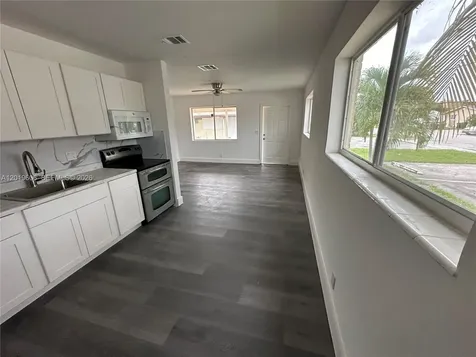117 SE 2nd Avenue Hallandale Beach FL 33009