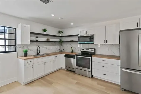 1409 NW 44th Street Miami FL 33142