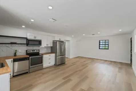 1409 NW 44th Street Miami FL 33142