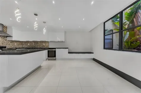 20441 NE 30th Avenue Aventura FL 33180