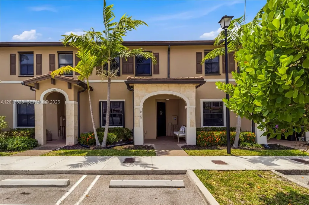 10560 W 33rd Way Hialeah FL 33018