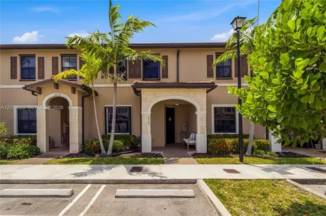 10560 W 33rd Way Hialeah FL 33018