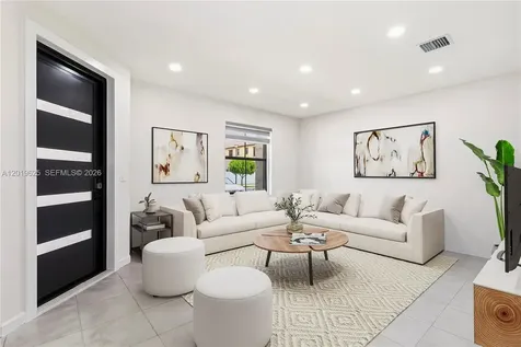 10560 W 33rd Way Hialeah FL 33018