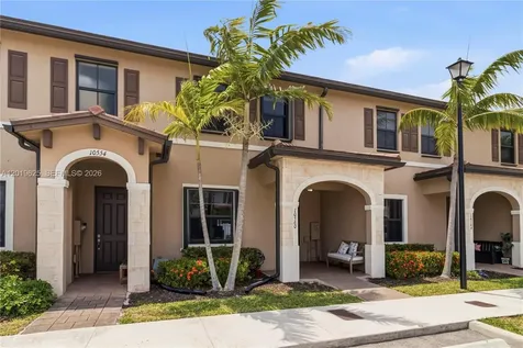 10560 W 33rd Way Hialeah FL 33018