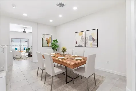 10560 W 33rd Way Hialeah FL 33018