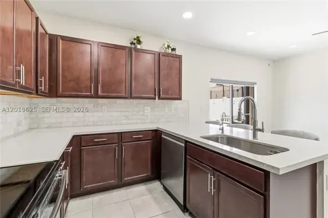 10560 W 33rd Way Hialeah FL 33018