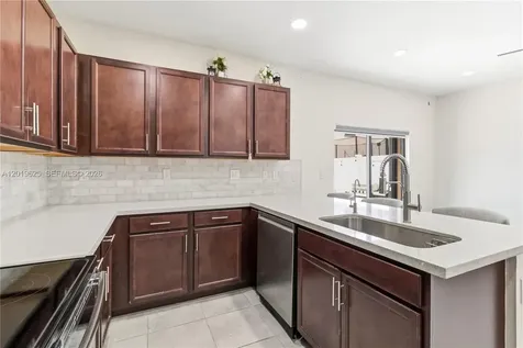 10560 W 33rd Way Hialeah FL 33018