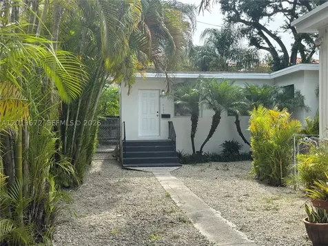 3132 Elizabeth Street Miami FL 33133