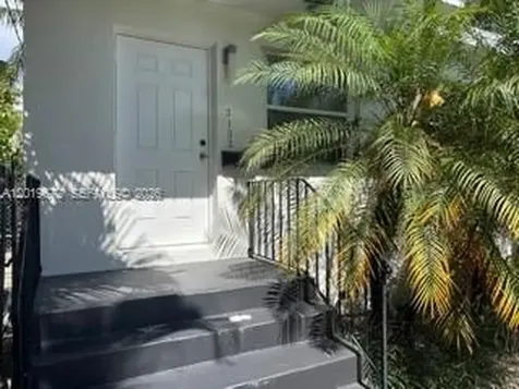 3132 Elizabeth Street Miami FL 33133