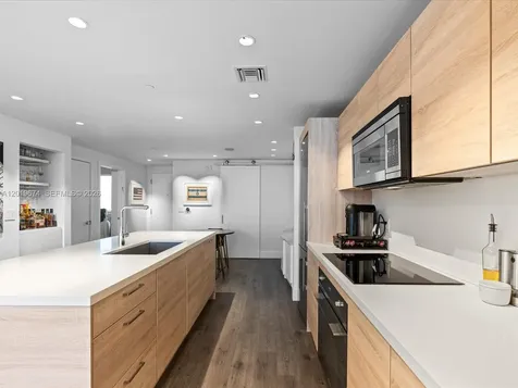 16385 Biscayne Boulevard North Miami Beach FL 33160