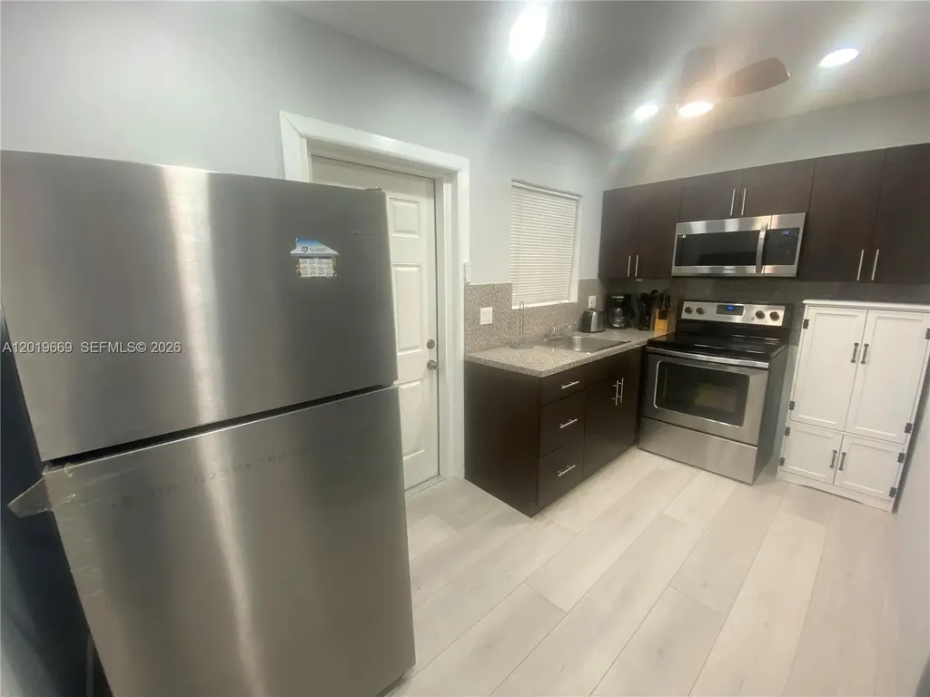2512 Grant Street Hollywood FL 33020