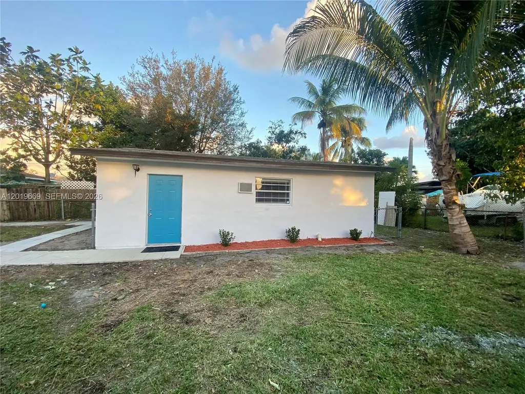 2512 Grant Street Hollywood FL 33020