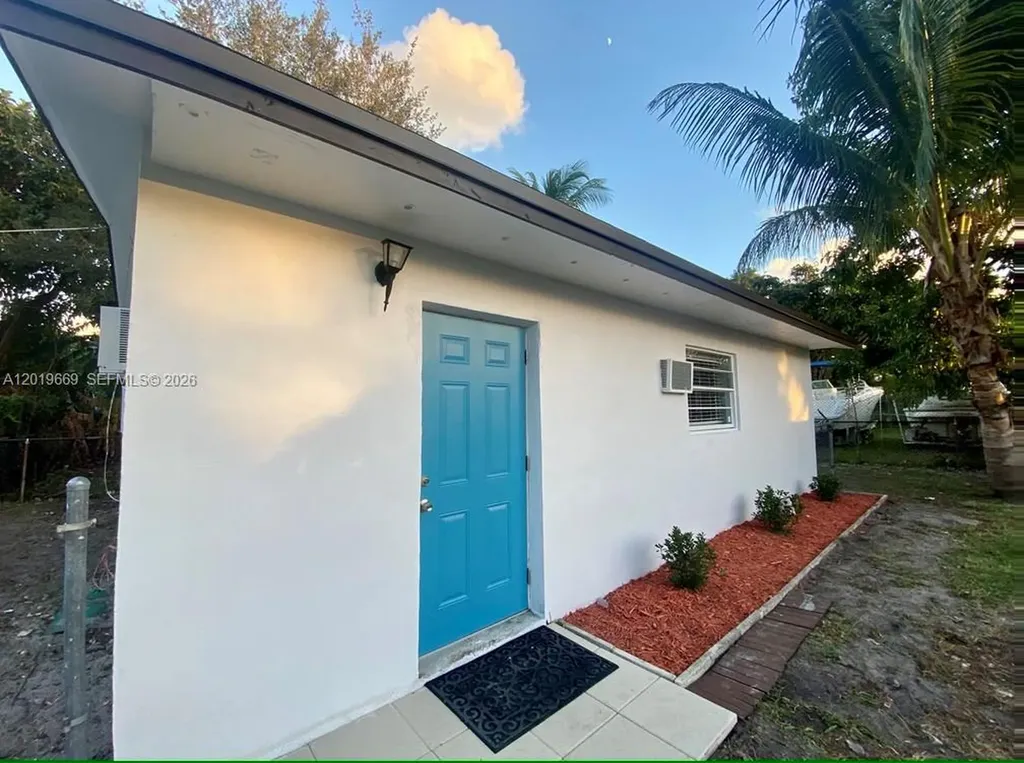 2512 Grant Street Hollywood FL 33020