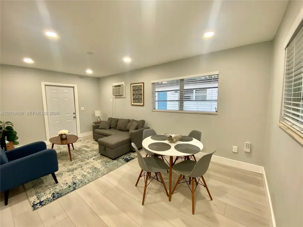 2512 Grant Street Hollywood FL 33020
