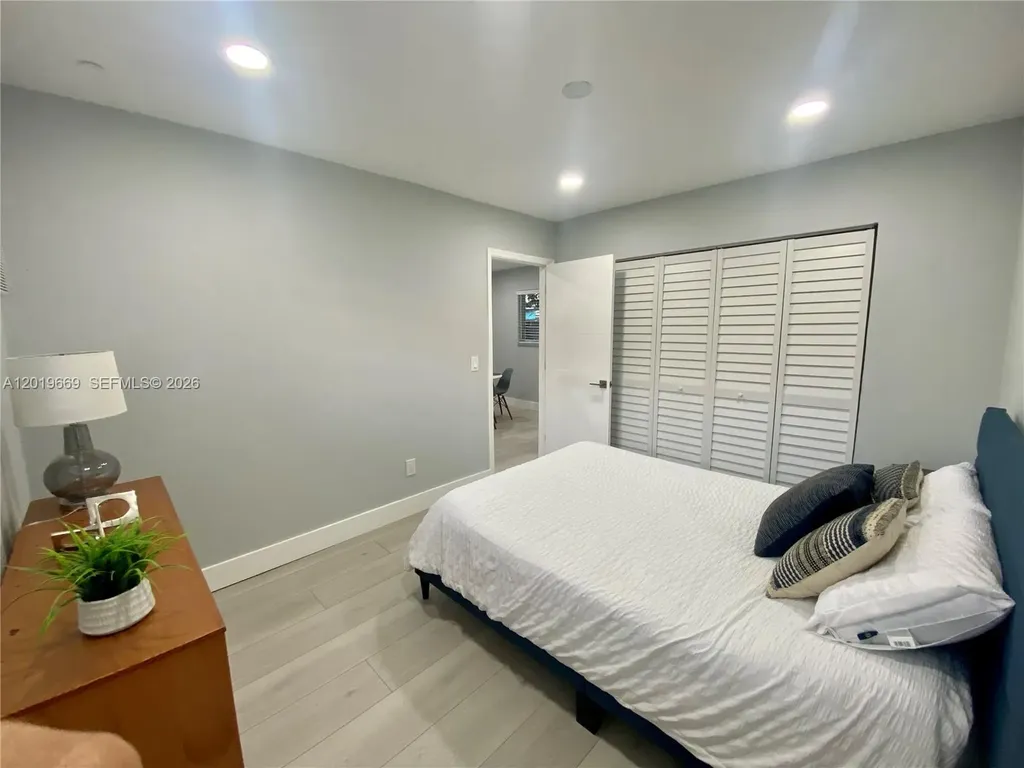 2512 Grant Street Hollywood FL 33020