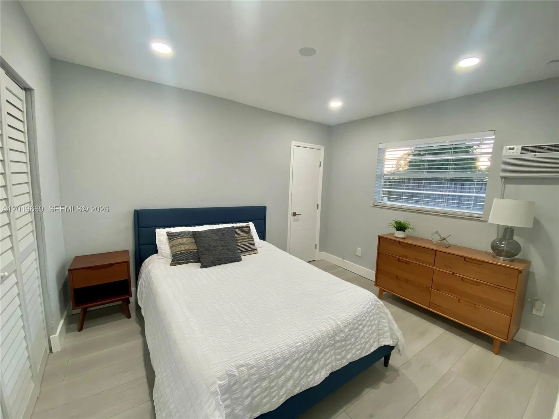 2512 Grant Street Hollywood FL 33020