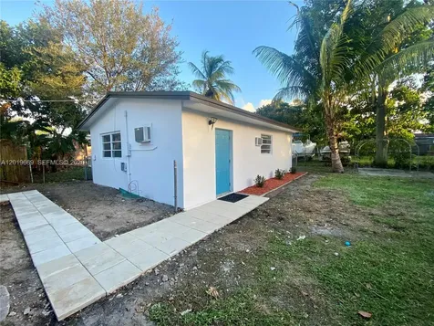 2512 Grant Street Hollywood FL 33020