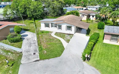 1031 NW 23rd Way Fort Lauderdale FL 33311