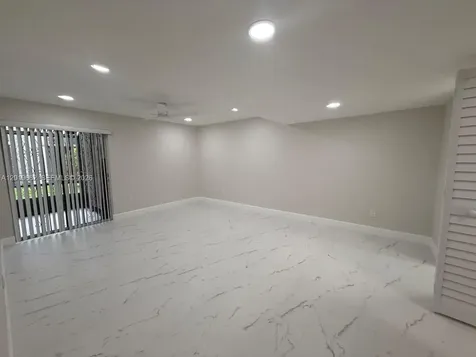 140 NW 87th Avenue Miami FL 33172