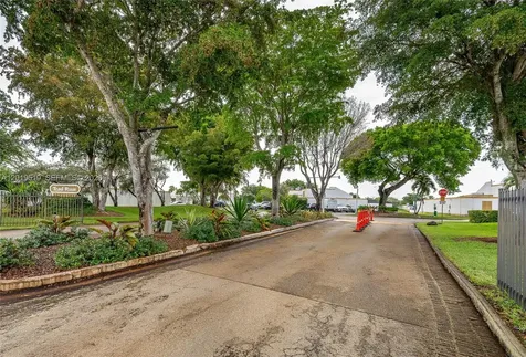 1220 SW 131st Place Circle W Miami FL 33184