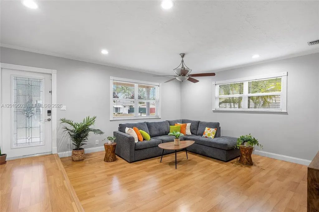 3021 N 72nd Way Hollywood FL 33024