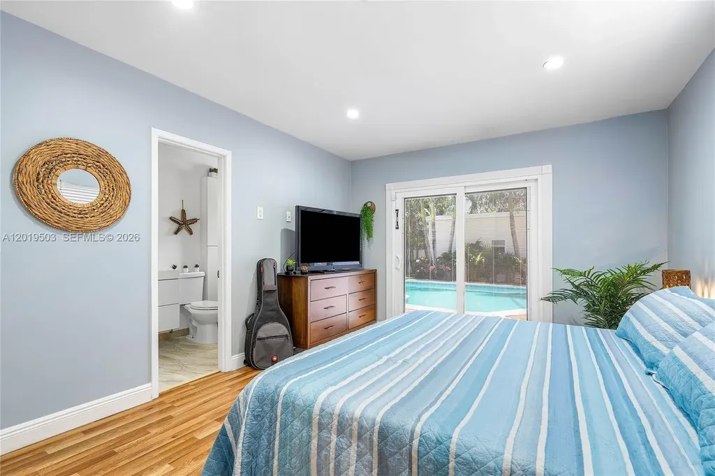 3021 N 72nd Way Hollywood FL 33024