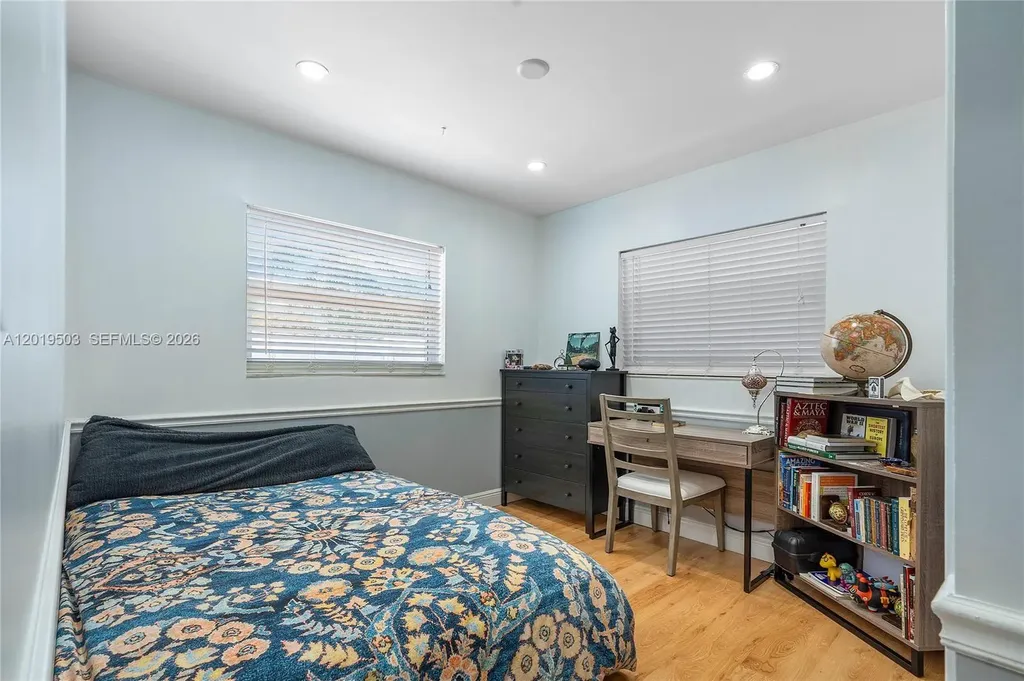 3021 N 72nd Way Hollywood FL 33024