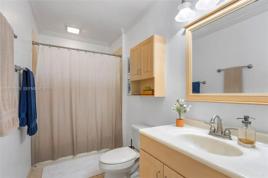3021 N 72nd Way Hollywood FL 33024