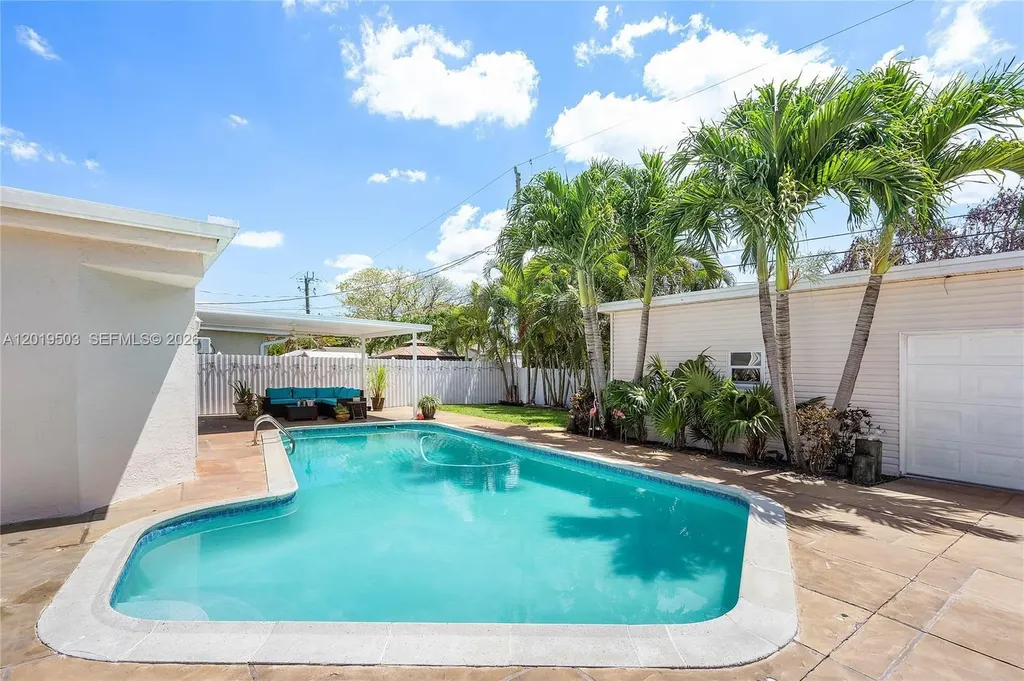3021 N 72nd Way Hollywood FL 33024