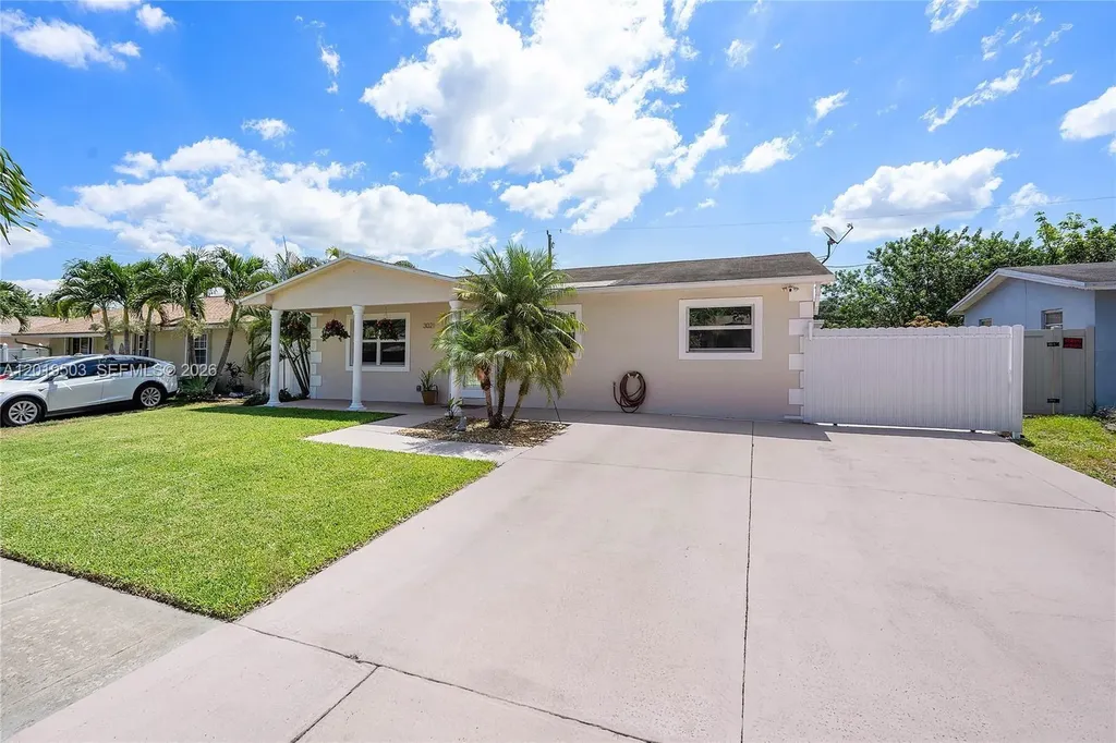 3021 N 72nd Way Hollywood FL 33024