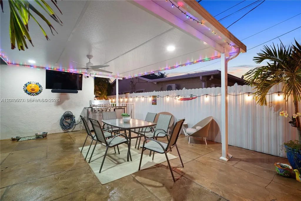 3021 N 72nd Way Hollywood FL 33024