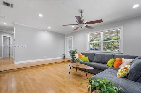 3021 N 72nd Way Hollywood FL 33024
