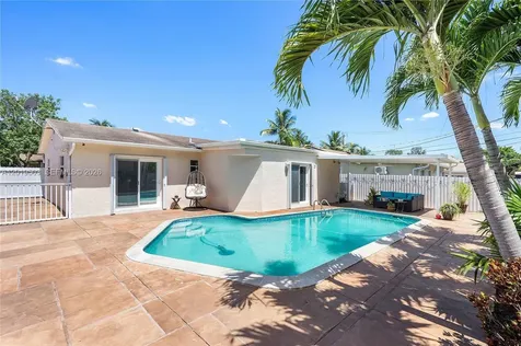 3021 N 72nd Way Hollywood FL 33024